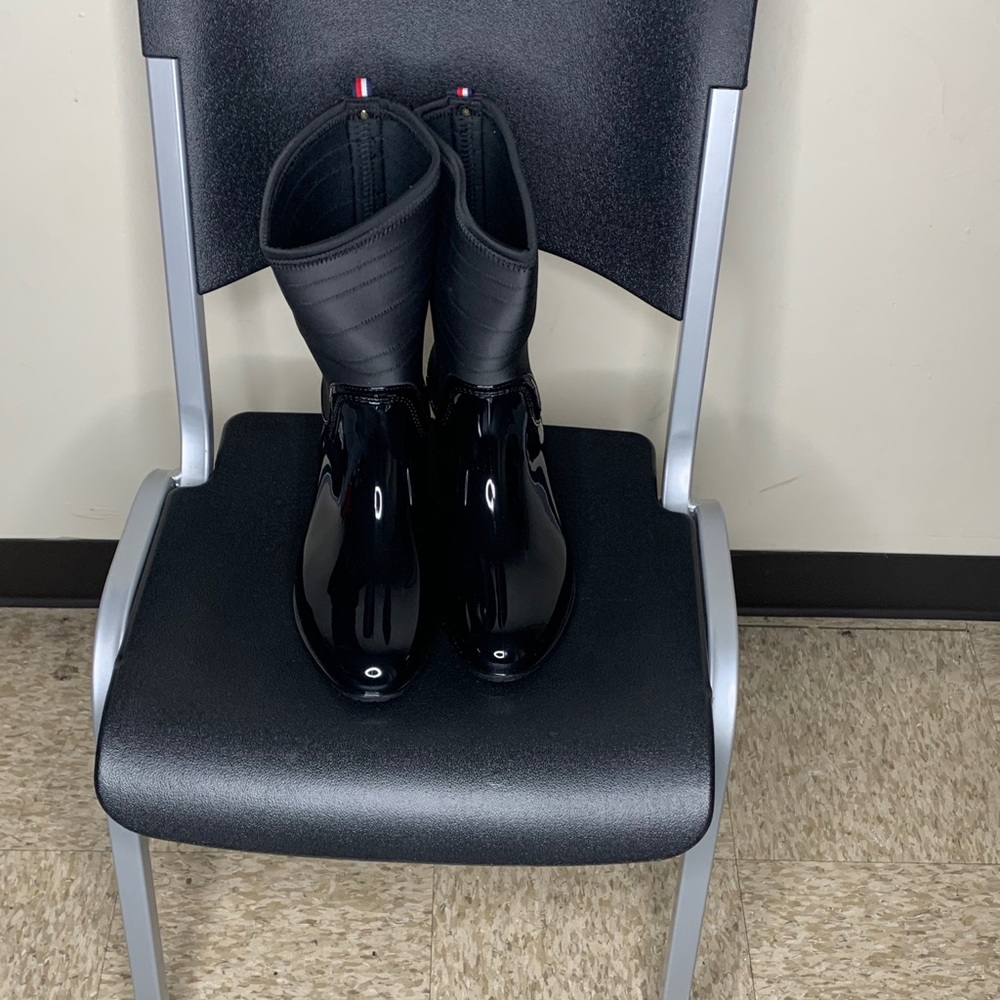 Black Rainboots